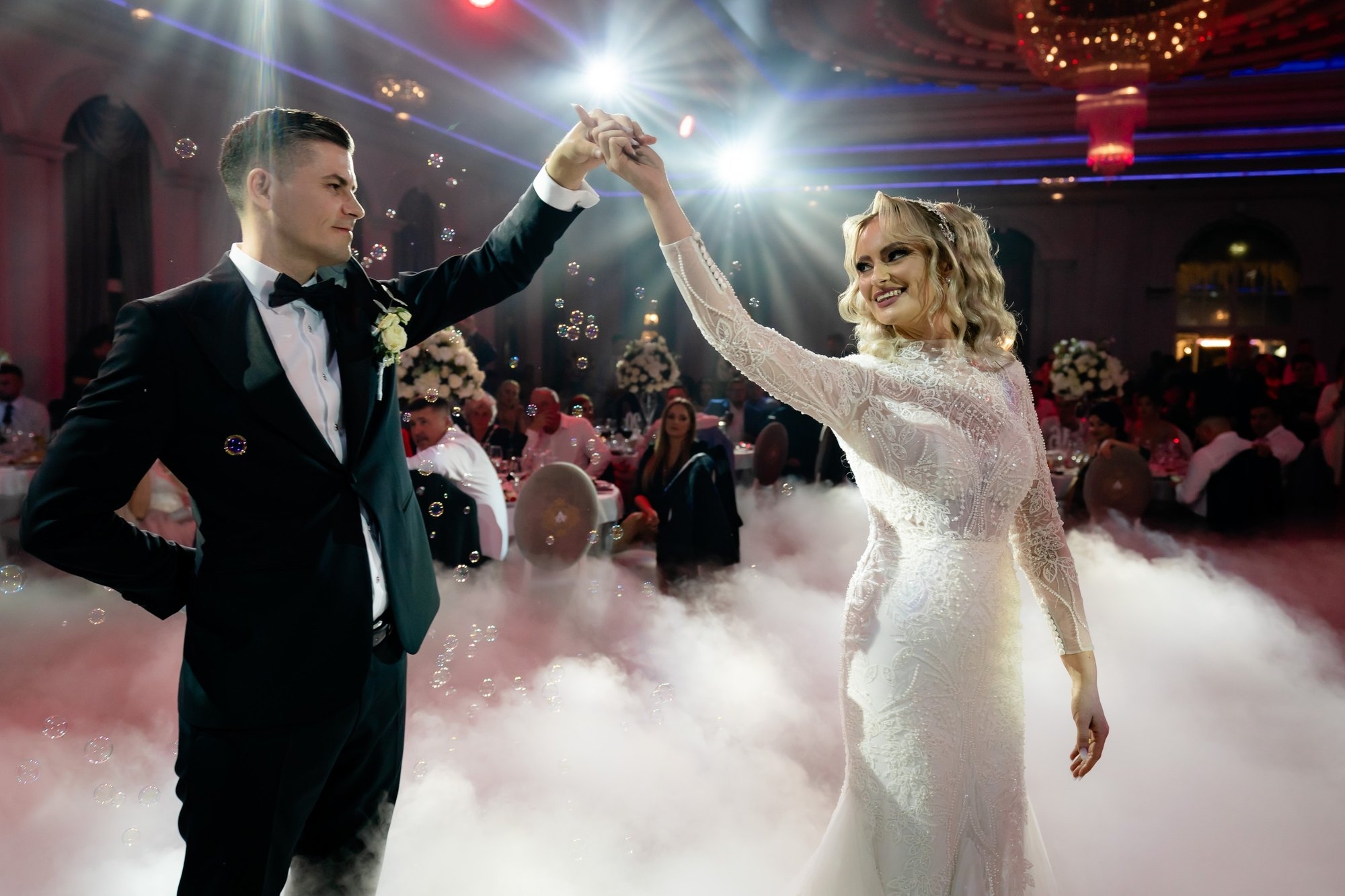 carousel-hero-element image-0