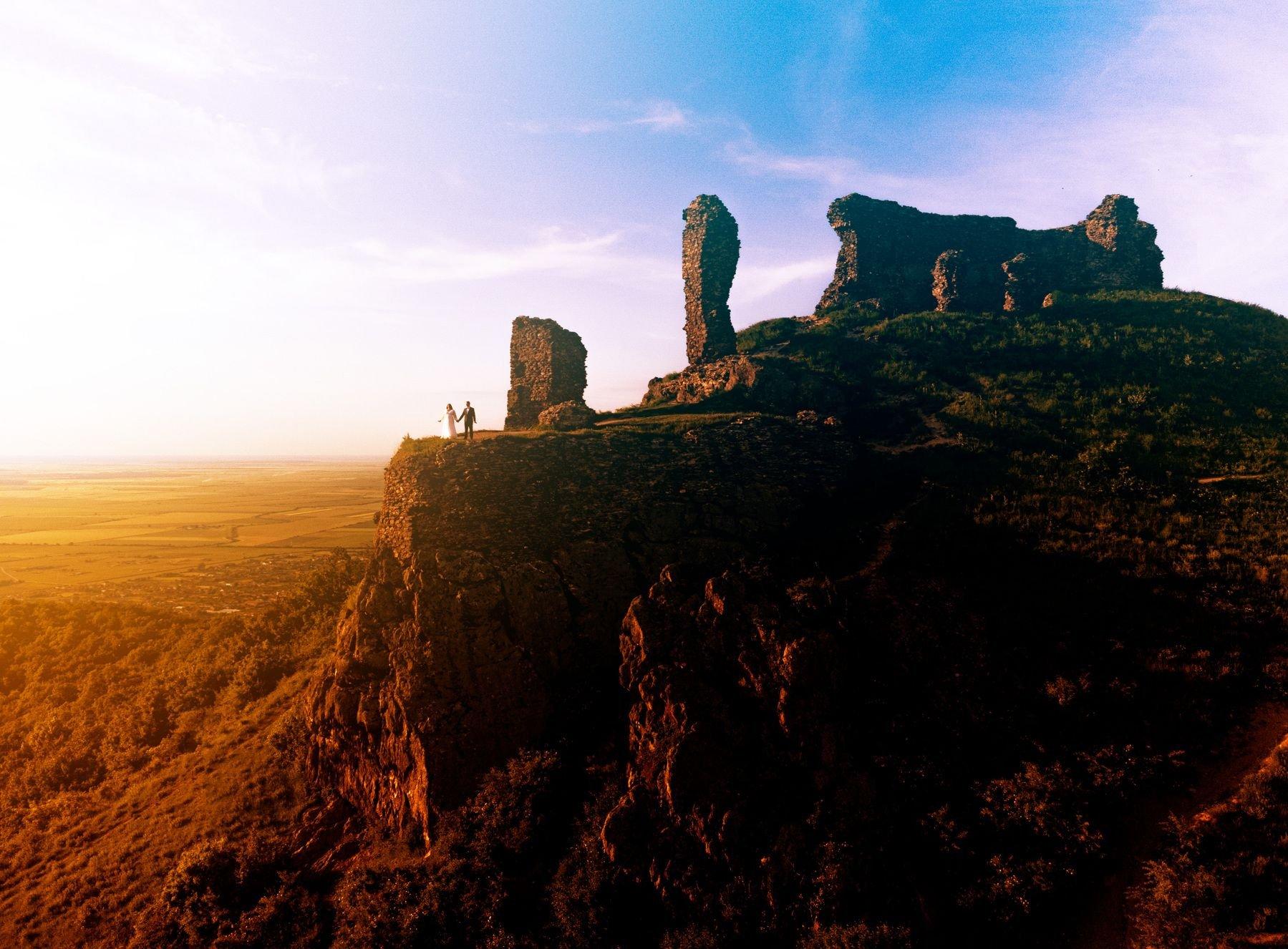 carousel-hero-element image-0